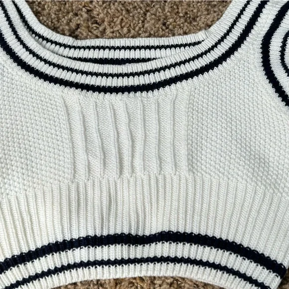 Women’s size small cropped sweater - Picture 2 of 5